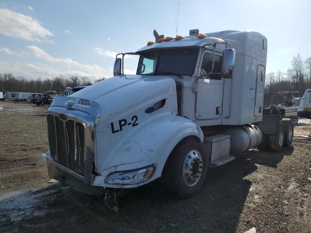 1XPHD49X0BD121975 - 2011 PETERBILT 386 WHITE photo 2