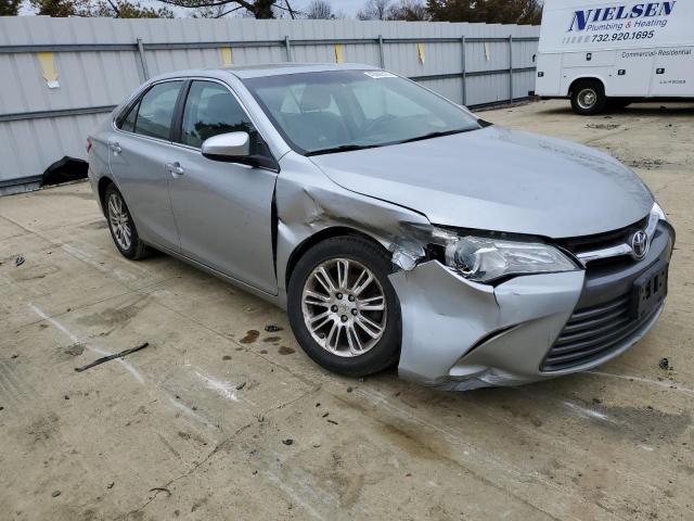 4T4BF1FK0FR453768 - 2015 TOYOTA CAMRY LE SILVER photo 4