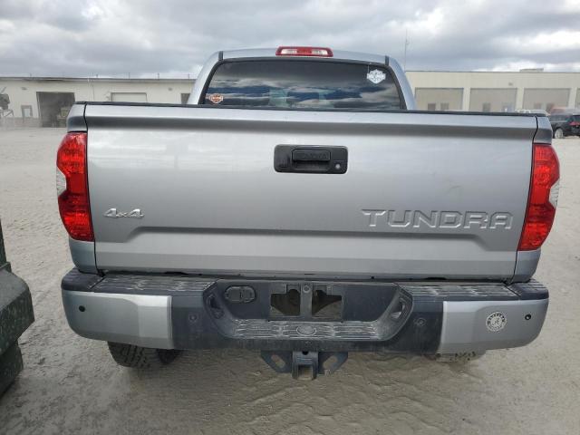 5TFDW5F17HX612230 - 2017 TOYOTA TUNDRA CREWMAX SR5 SILVER photo 6