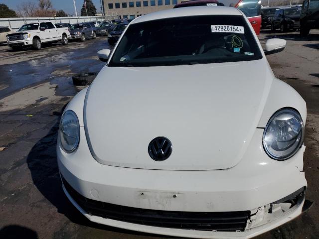 3VWJX7AT2EM616544 - 2014 VOLKSWAGEN BEETLE WHITE photo 5