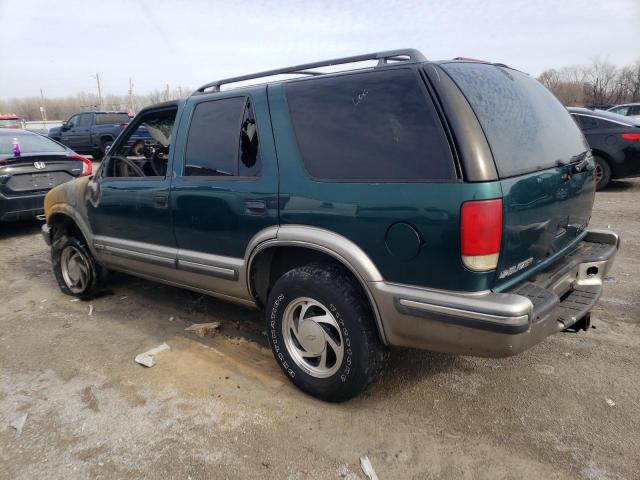 1GNDT13W6W2237661 - 1998 CHEVROLET BLAZER GREEN photo 2