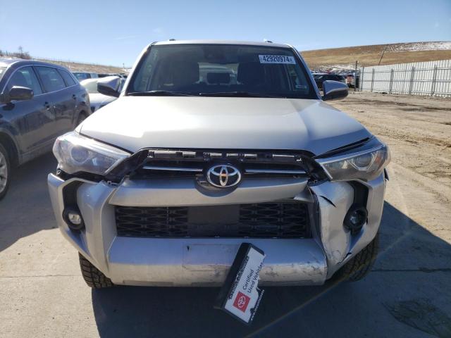 JTEMU5JR1N5995541 - 2022 TOYOTA 4RUNNER SR5/SR5 PREMIUM 银色 照片 5