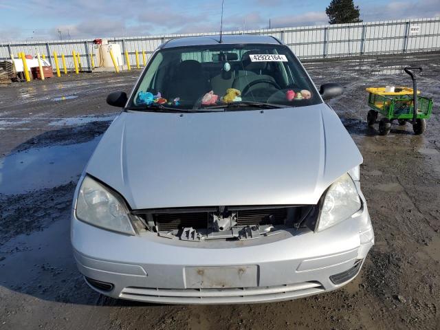 1FAFP34N16W176984 - 2006 FORD FOCUS ZX4 SILVER photo 5