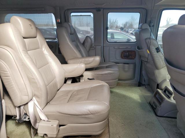 1GBFG154881117990 - 2008 CHEVROLET EXPRESS G1 WHITE photo 11