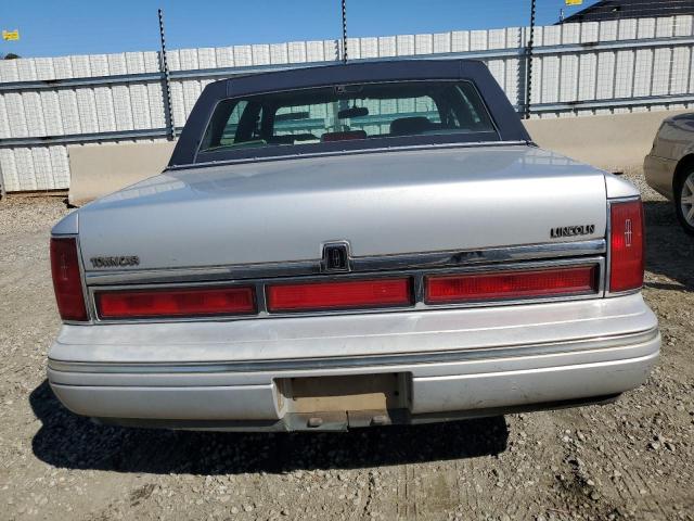 1LNLM82W7TY630052 - 1996 LINCOLN TOWN CAR SIGNATURE SILVER photo 6