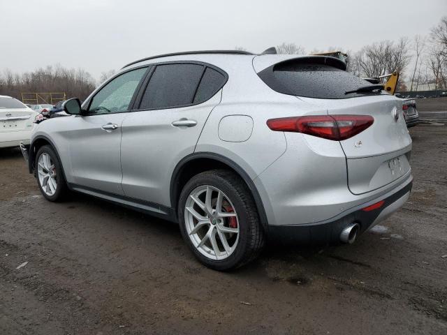 ZASFAKNN7J7B90368 - 2018 ALFA ROMEO STELVIO TI SPORT SILVER photo 2