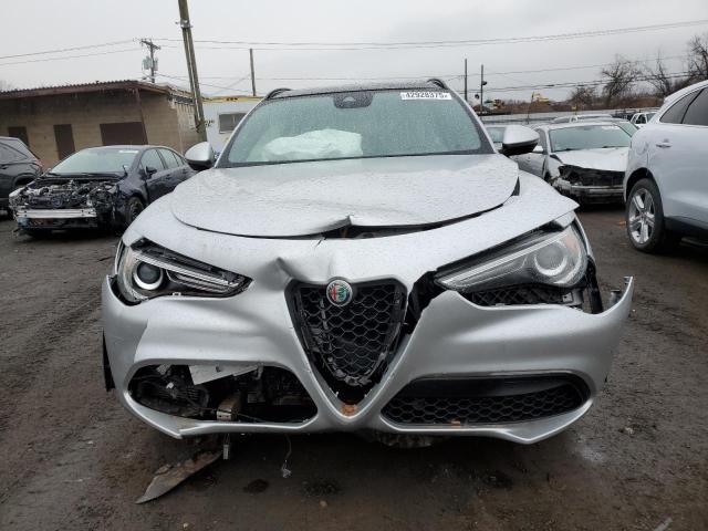 ZASFAKNN7J7B90368 - 2018 ALFA ROMEO STELVIO TI SPORT SILVER photo 5