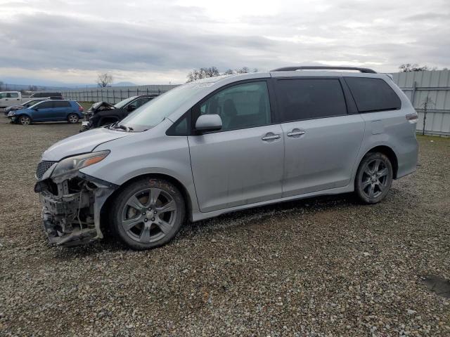 2017 TOYOTA SIENNA SE, 