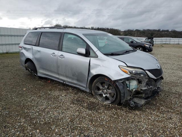 5TDXZ3DC3HS772995 - 2017 TOYOTA SIENNA SE SILVER photo 4