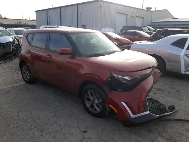 KNDJ23AU4P7190694 - 2023 KIA SOUL LX CRIMSON photo 4