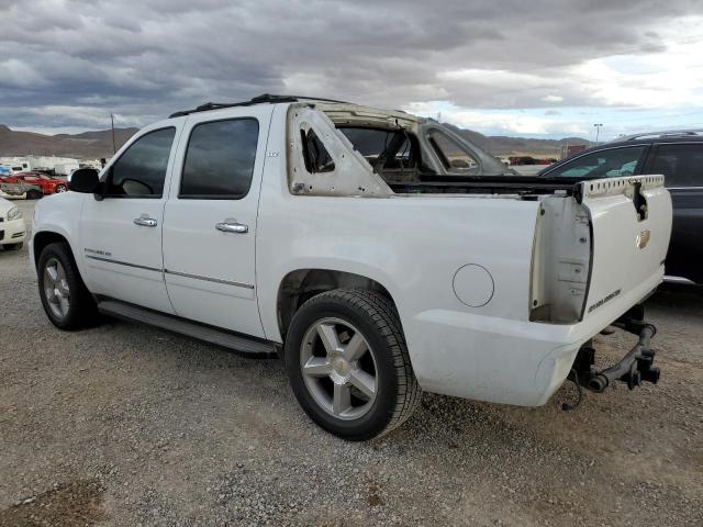 3GNMCGE06BG100362 - 2011 CHEVROLET AVALANCHE LTZ WHITE photo 2