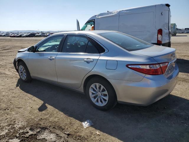 4T4BF1FK3GR581195 - 2016 TOYOTA CAMRY LE SILVER photo 2