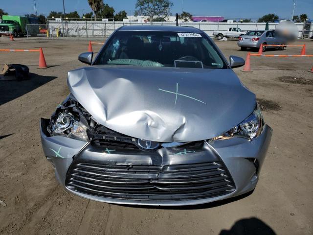 4T4BF1FK3GR581195 - 2016 TOYOTA CAMRY LE SILVER photo 5