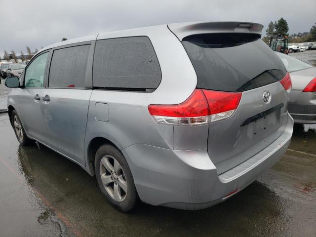 5TDZK3DC8DS327997 - 2013 TOYOTA SIENNA SILVER photo 2