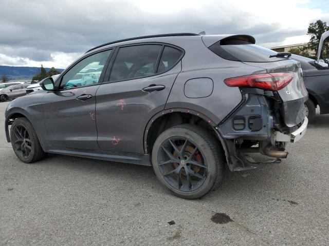 ZASFAKPN4J7B82189 - 2018 ALFA ROMEO STELVIO SPORT Grau Foto 2
