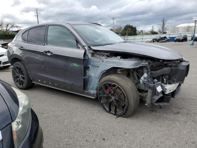 ZASFAKPN4J7B82189 - 2018 ALFA ROMEO STELVIO SPORT Grau Foto 4