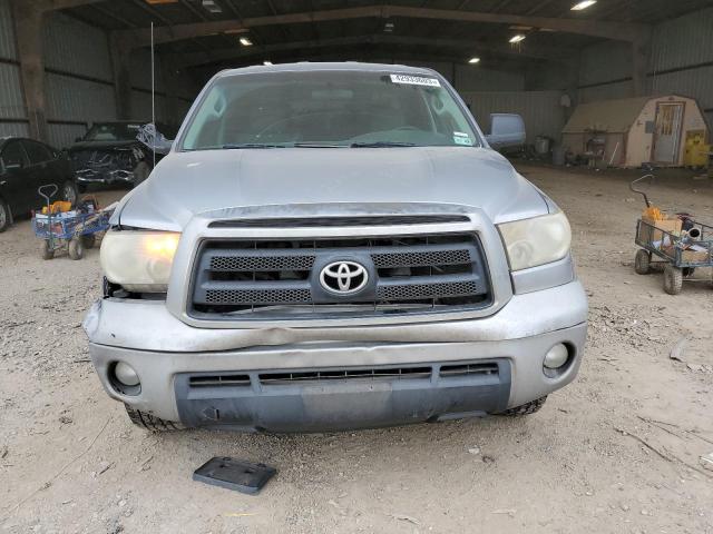 5TFRM5F12AX003578 - 2010 TOYOTA TUNDRA DOUBLE CAB SR5 SILVER photo 5