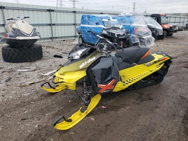 2BPSUTFC4FV000153 - 2015 BOMBARDIER SNOWMOBILE YELLOW photo 2