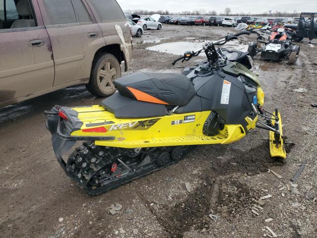 2BPSUTFC4FV000153 - 2015 BOMBARDIER SNOWMOBILE YELLOW photo 4