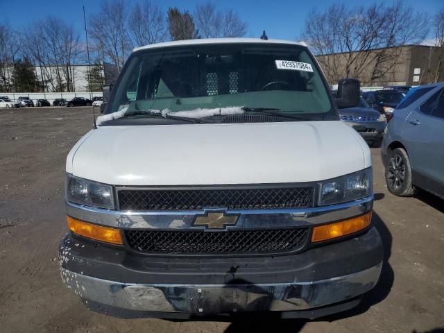 1GCWGAFPXL1257455 - 2020 CHEVROLET EXPRESS G2 WHITE photo 5