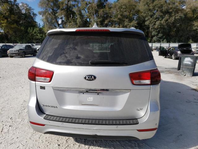 KNDMB5C11F6038422 - 2015 KIA SEDONA LX SILVER photo 6