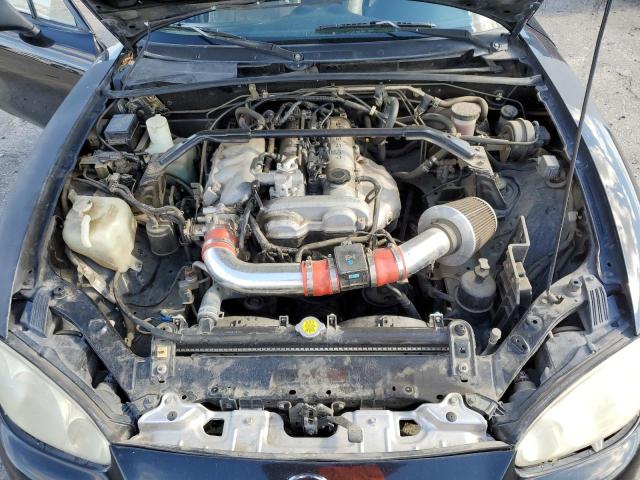 JM1NB353720225829 - 2002 MAZDA MX-5 MIATA BASE BLACK photo 11