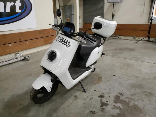 LANDEY1L9M0000007 - 2020 SCOO SCOOTER WHITE photo 2
