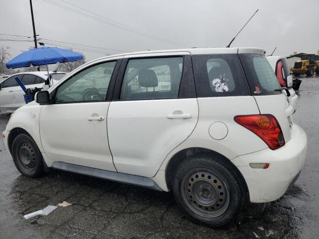 JTKKT624650097997 - 2005 TOYOTA SCION XA WHITE photo 2