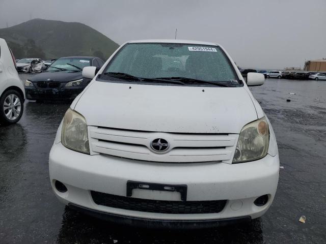 JTKKT624650097997 - 2005 TOYOTA SCION XA WHITE photo 5