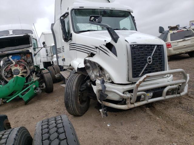 4V4WC9EH2KN244232 - 2019 VOLVO VNR WHITE photo 1