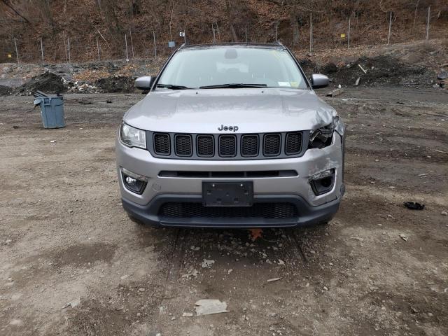 3C4NJDBB3JT314772 - 2018 JEEP COMPASS LATITUDE SILVER photo 5