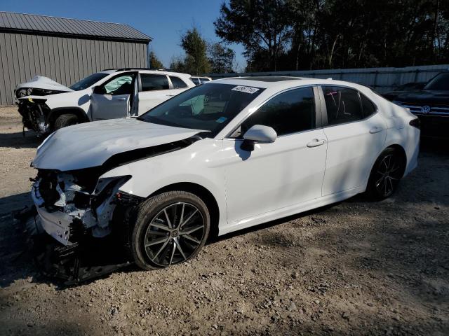 4T1S11AK0RU213933 - 2024 TOYOTA CAMRY SE NIGHT SHADE WHITE photo 1