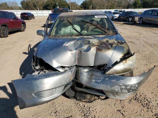 4T1BE30K95U537118 - 2005 TOYOTA CAMRY LE SILVER photo 5