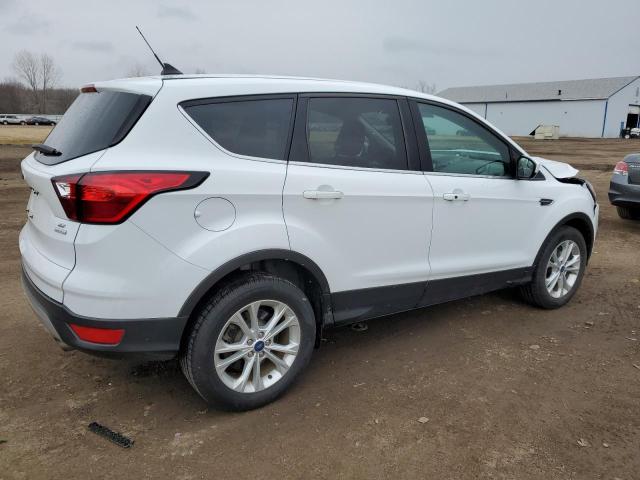 1FMCU0GD9KUB98305 - 2019 FORD ESCAPE SE WHITE photo 3