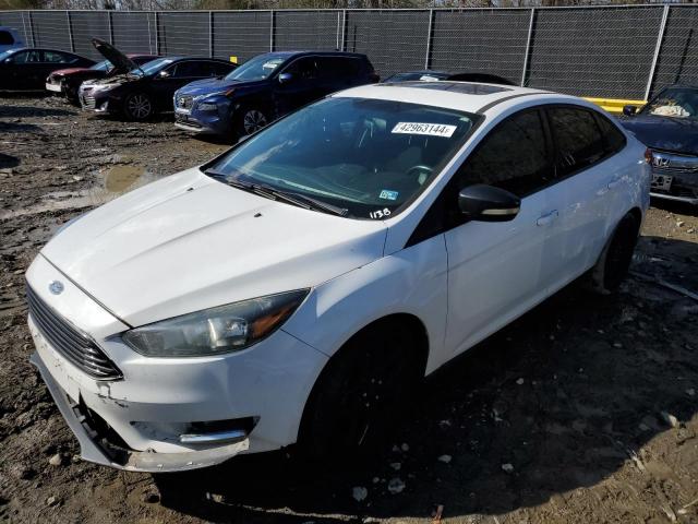 1FADP3F22FL371097 - 2015 FORD FOCUS SE WHITE photo 1