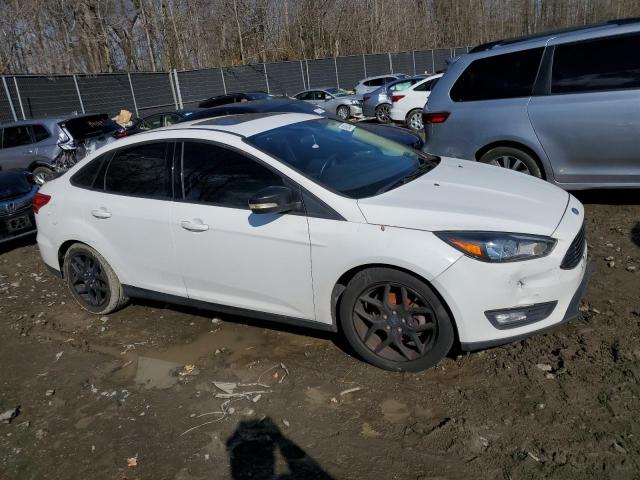 1FADP3F22FL371097 - 2015 FORD FOCUS SE WHITE photo 4