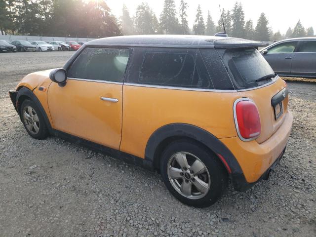 WMWXP5C37H3C64212 - 2017 MINI COOPER ORANGE photo 2