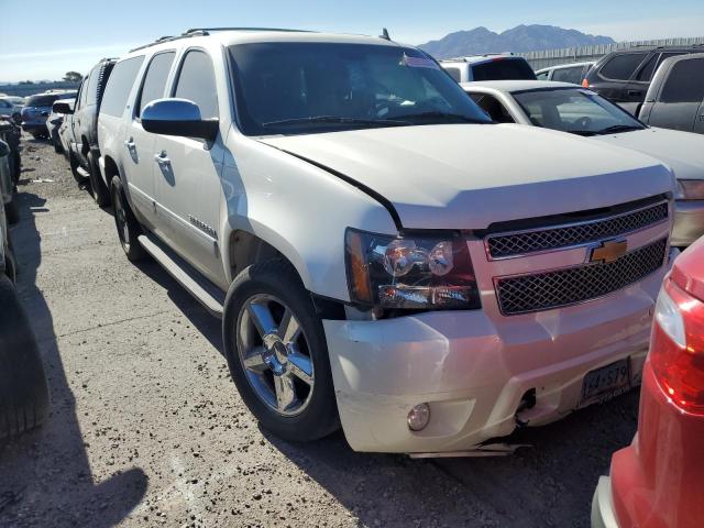 1GNSCKE07DR378619 - 2013 CHEVROLET SUBURBAN C1500 LTZ WHITE photo 4