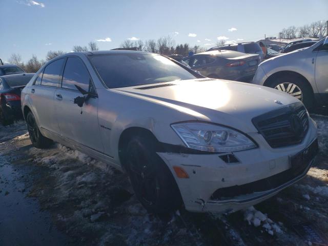 WDDNG9EB4DA531188 - 2013 MERCEDES-BENZ S 550 4MATIC WHITE photo 4