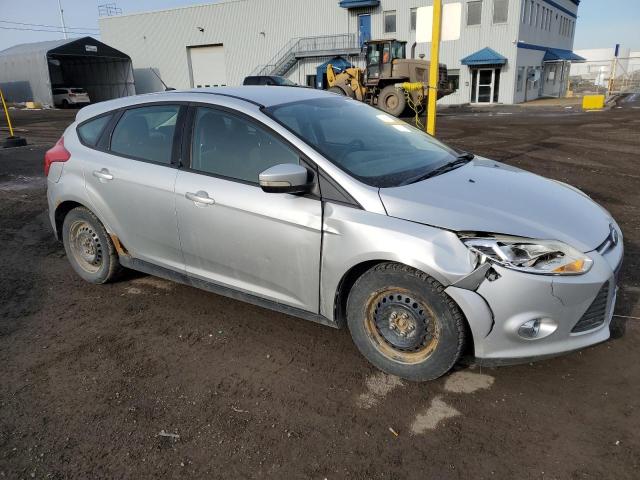 1FAHP3K26CL121588 - 2012 FORD FOCUS SE GRAY photo 4