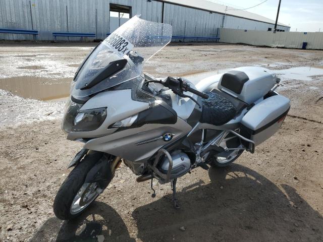 WB10A1300HZ399799 - 2017 BMW R1200 RT SILVER photo 2