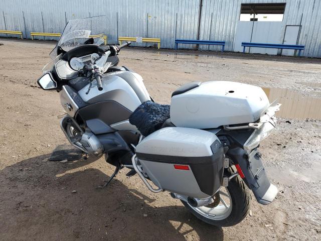 WB10A1300HZ399799 - 2017 BMW R1200 RT SILVER photo 3