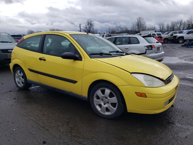 3FAFP31312R228663 - 2002 FORD FOCUS ZX3 YELLOW photo 4