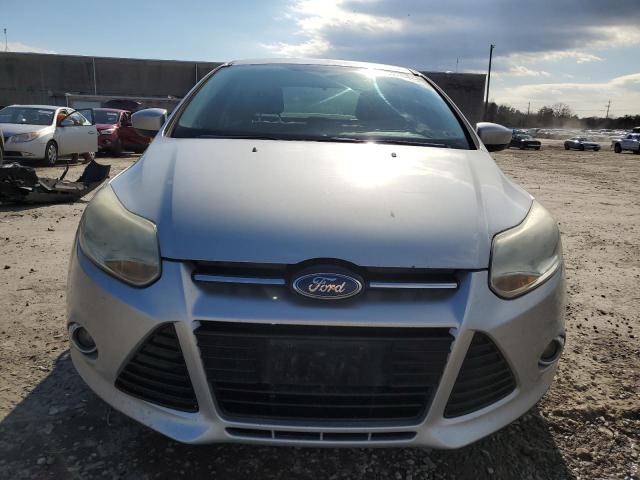 1FAHP3F24CL232196 - 2012 FORD FOCUS SE SILVER photo 5