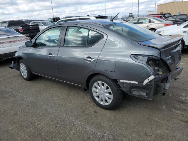 3N1CN7AP5JL858588 - 2018 NISSAN VERSA S CHARCOAL photo 2