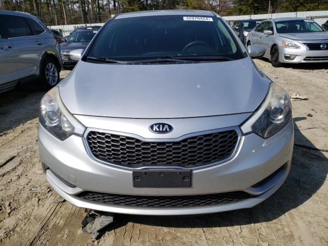 KNAFX4A62G5540279 - 2016 KIA FORTE LX SILVER photo 5