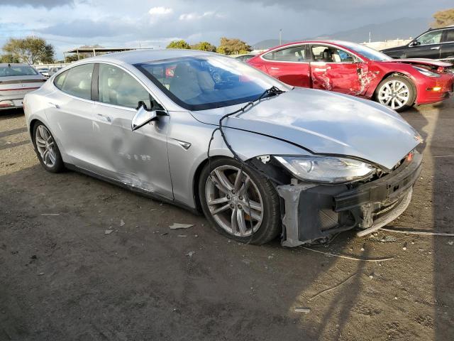 5YJSA1DN5DFP08611 - 2013 TESLA MODEL S Արծաթագույն լուսանկար 4