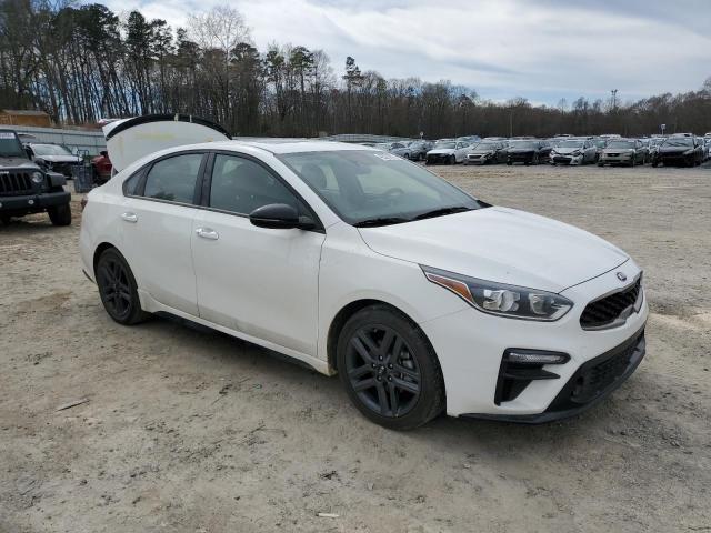 3KPF34AD4ME414566 - 2021 KIA FORTE GT LINE WHITE photo 4