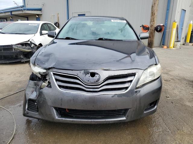 4T1BF3EK1BU696944 - 2011 TOYOTA CAMRY BASE GRAY photo 5