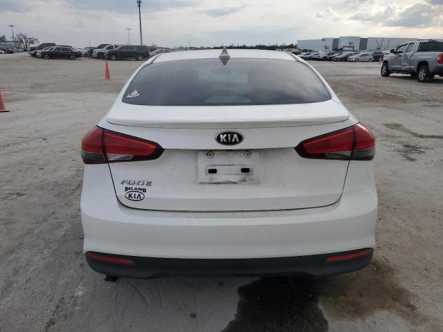 3KPFL4A76JE247780 - 2018 KIA FORTE LX WHITE photo 6